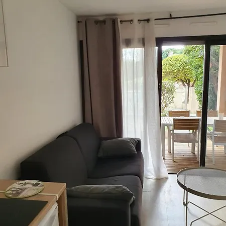 Apartment Cyrnos *